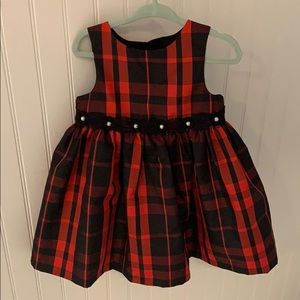 Sweet little dress w black lace and pearl detail